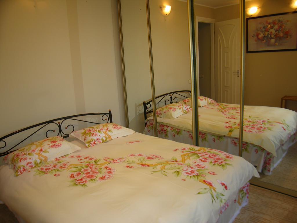 Hotel Service Predslava On Antonovicha Street Κίεβο Δωμάτιο φωτογραφία