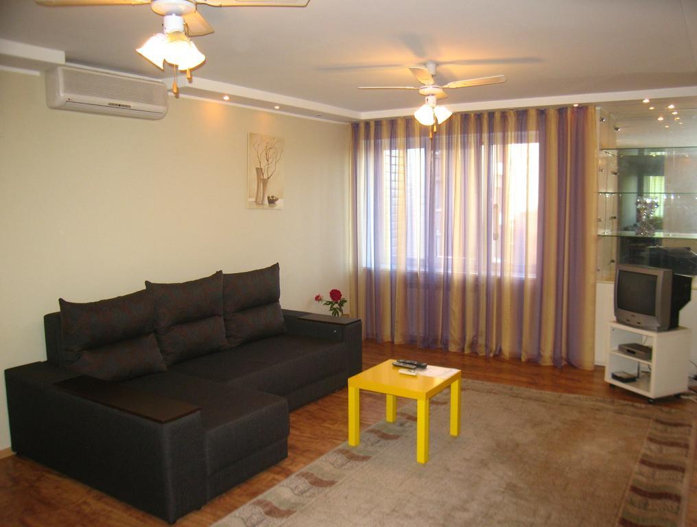 Hotel Service Predslava On Antonovicha Street Κίεβο Δωμάτιο φωτογραφία